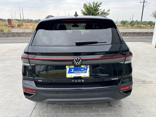 2025 Volkswagen Taos 1.5T SE Black