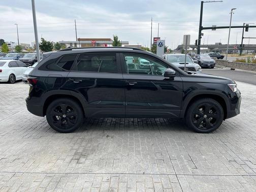 2025 Volkswagen Taos 1.5T SE Black