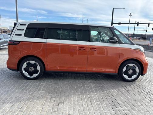 Energetic Oran 2025 Volkswagen ID. Buzz Pro S Plus