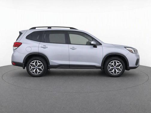 Ice Silver Metallic 2019 Subaru Forester Premium
