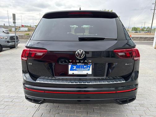 Deep Black Pearl 2022 Volkswagen Tiguan 2.0T SE R-Line Black 4MOTION