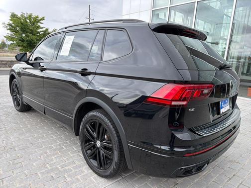 Deep Black Pearl 2022 Volkswagen Tiguan 2.0T SE R-Line Black 4MOTION