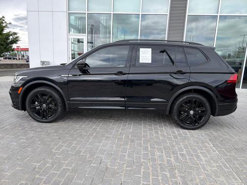 Deep Black Pearl 2022 Volkswagen Tiguan 2.0T SE R-Line Black 4MOTION