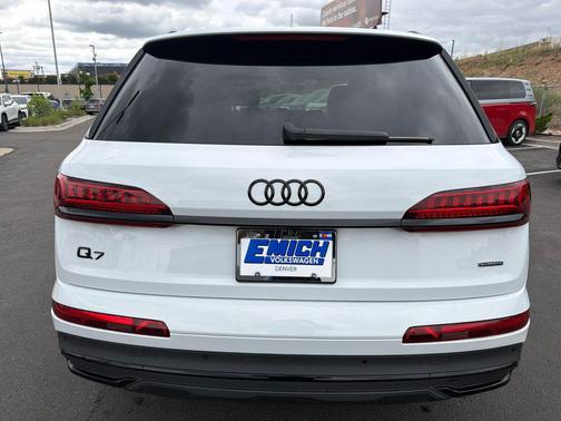 Glacier White Metallic 2023 Audi Q7 45 Premium Plus