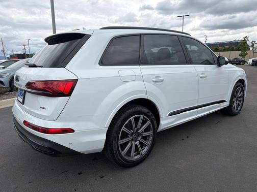 Glacier White Metallic 2023 Audi Q7 45 Premium Plus