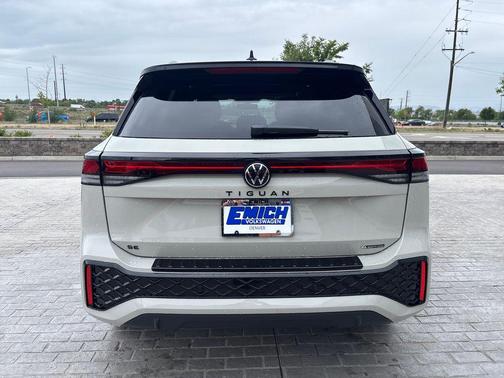 sandstone 2026 Volkswagen Tiguan 2.0T SE R-Line Black 4MOTION