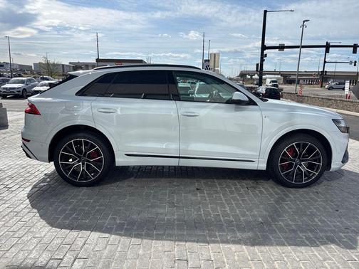Glacier White Metallic 2023 Audi Q8 55 Premium Plus