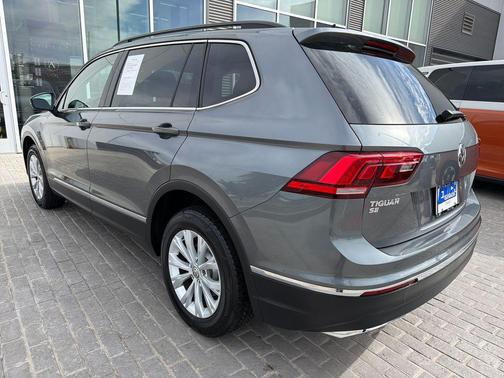 Platinum Gray Metallic 2018 Volkswagen Tiguan 2.0T SE 4MOTION