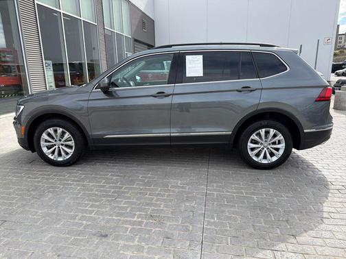 Platinum Gray Metallic 2018 Volkswagen Tiguan 2.0T SE 4MOTION