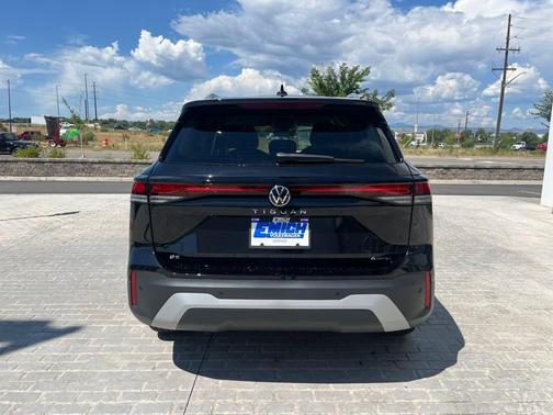 2025 Volkswagen Tiguan 2.0T SE 4MOTION
