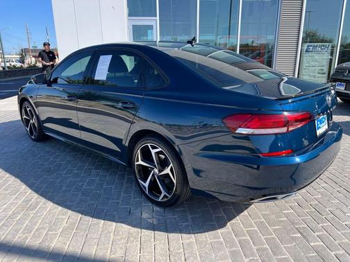 2021 Volkswagen Passat 2.0T R-Line