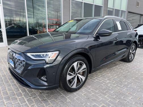 2024 Audi Q8 e-tron Premium Plus