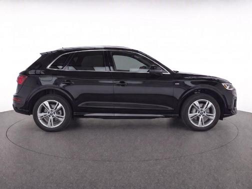 Mythos Black Metallic 2023 Audi Q3 45 S line Premium Plus