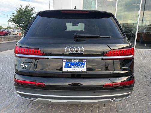 Mythos Black Metallic 2023 Audi Q7 45 Premium Plus