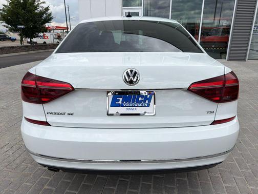Pure White 2017 Volkswagen Passat 1.8T SE