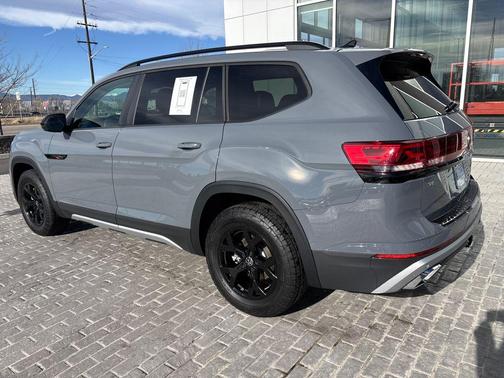 2025 Volkswagen Atlas 2.0T Peak Edition
