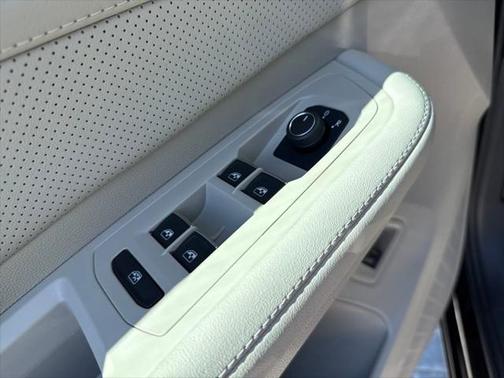 2025 Volkswagen Atlas 2.0T SE w/Technology 4MOTION