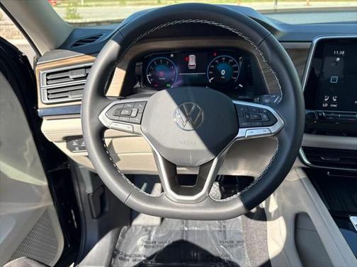 2025 Volkswagen Atlas 2.0T SE w/Technology 4MOTION