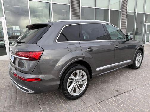 2023 Audi Q7 45 Premium Plus