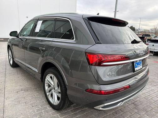 2023 Audi Q7 45 Premium Plus