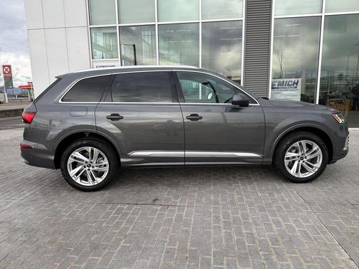 2023 Audi Q7 45 Premium Plus