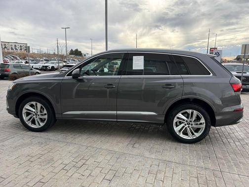 2023 Audi Q7 45 Premium Plus