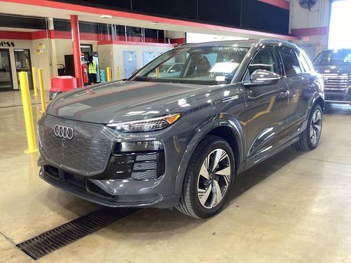 2025 Audi Q6 e-tron Premium Plus quattro