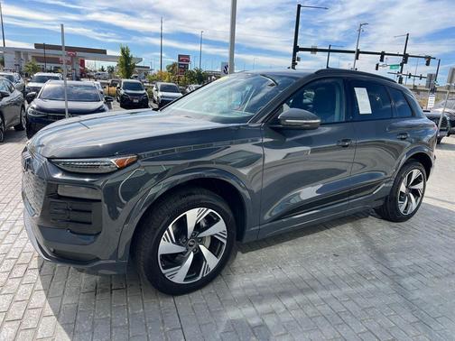 2025 Audi Q6 e-tron Premium Plus quattro