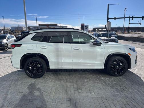 2026 Volkswagen Tiguan 2.0T SE R-Line Black 4MOTION