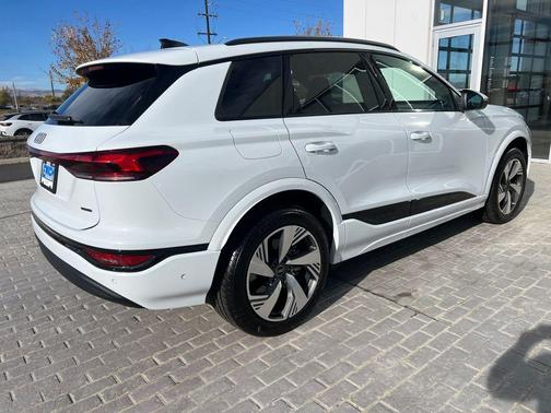 2025 Audi Q6 e-tron Premium Plus quattro