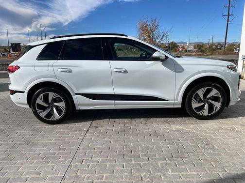 2025 Audi Q6 e-tron Premium Plus quattro