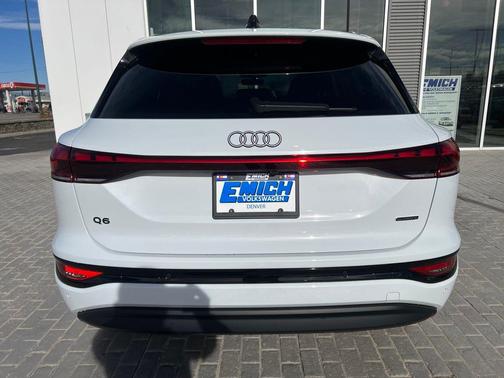 2025 Audi Q6 e-tron Premium Plus quattro