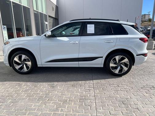 2025 Audi Q6 e-tron Premium Plus quattro