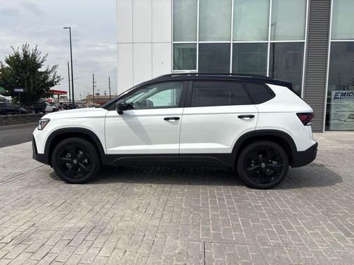 2025 Volkswagen Taos 1.5T SE Black