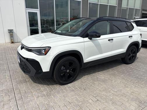 2025 Volkswagen Taos 1.5T SE Black