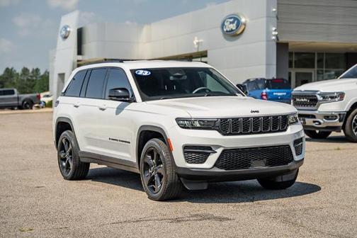 2023 Jeep Grand Cherokee LAREDO