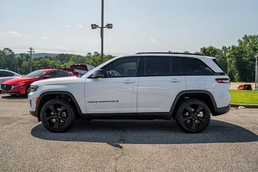 2023 Jeep Grand Cherokee LAREDO