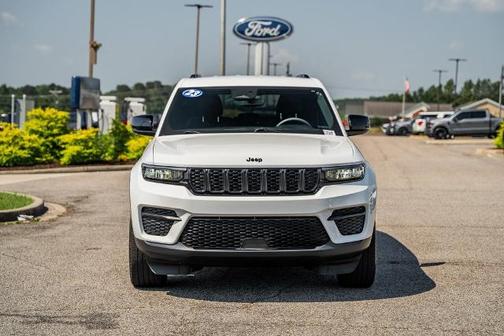 2023 Jeep Grand Cherokee LAREDO