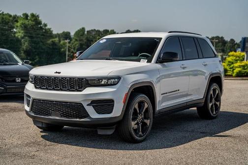 2023 Jeep Grand Cherokee LAREDO