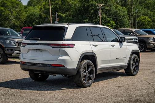 2023 Jeep Grand Cherokee LAREDO