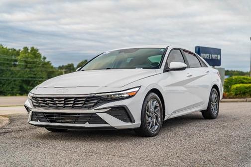 2024 Hyundai ELANTRA SEL