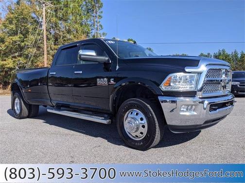Photo 2 of 31 of 2013 RAM 3500 Laramie
