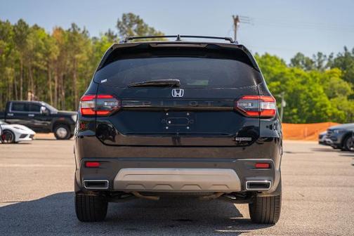 Crystal Black Pearl 2024 Honda Pilot TOURING