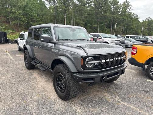 CARBONIZED GRAY METALLIC 2023 Ford Bronco BASE