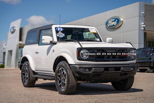 OXFORD WHITE 2023 Ford Bronco