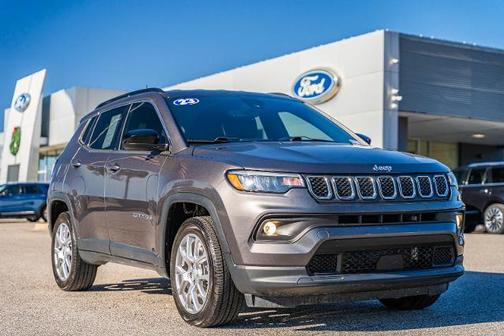 2023 Jeep Compass LATITUDE LUX