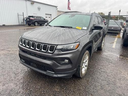 2023 Jeep Compass LATITUDE LUX