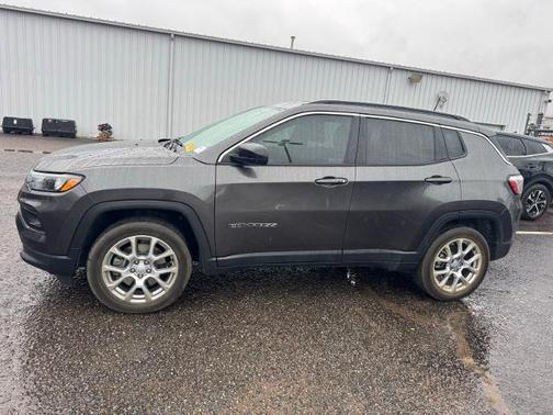 2023 Jeep Compass LATITUDE LUX