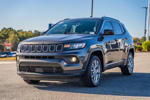 2023 Jeep Compass LATITUDE LUX