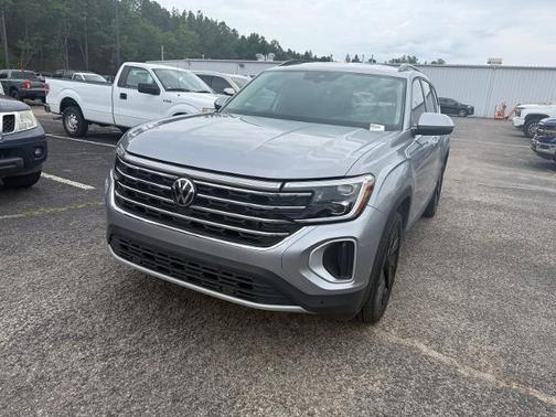 Silver Bird Metallic 2024 Volkswagen Atlas 2.0T SE W/ TECHNOLOGY